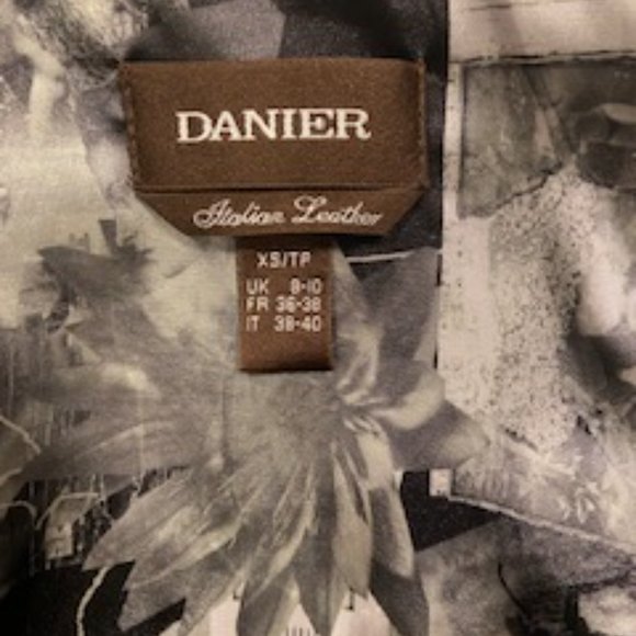 Danier Women's Leather Jacket, Moto, size XS - Picture 5 of 9